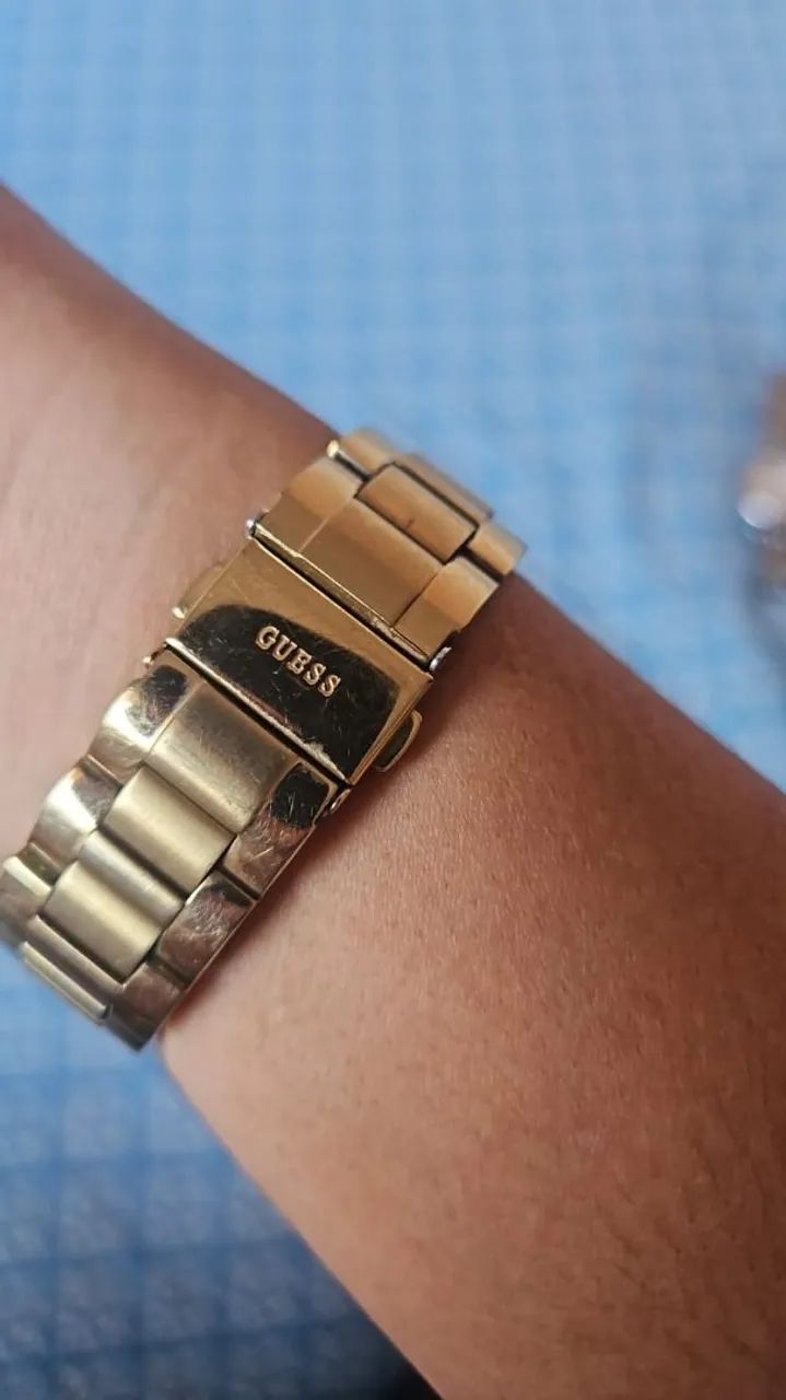 Relógio Guess dourado feminino - Foto 4