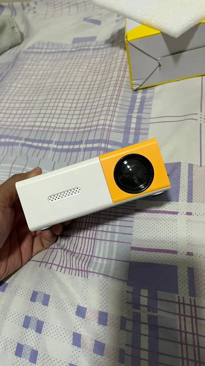 Mini Projetor Portátil Led 1080p 600 Lúmens 