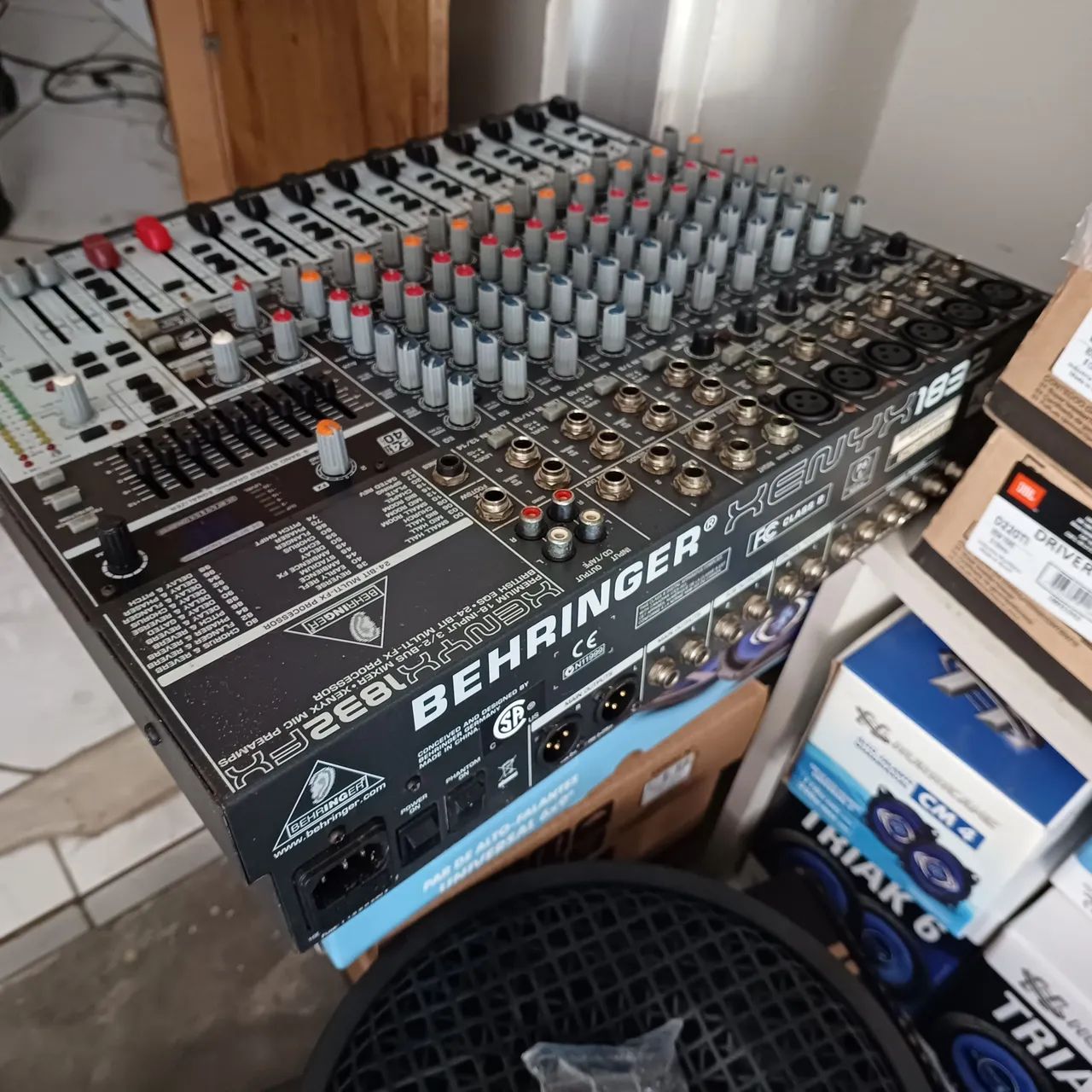 Mesa de som berhringer com efeito  - Foto 2