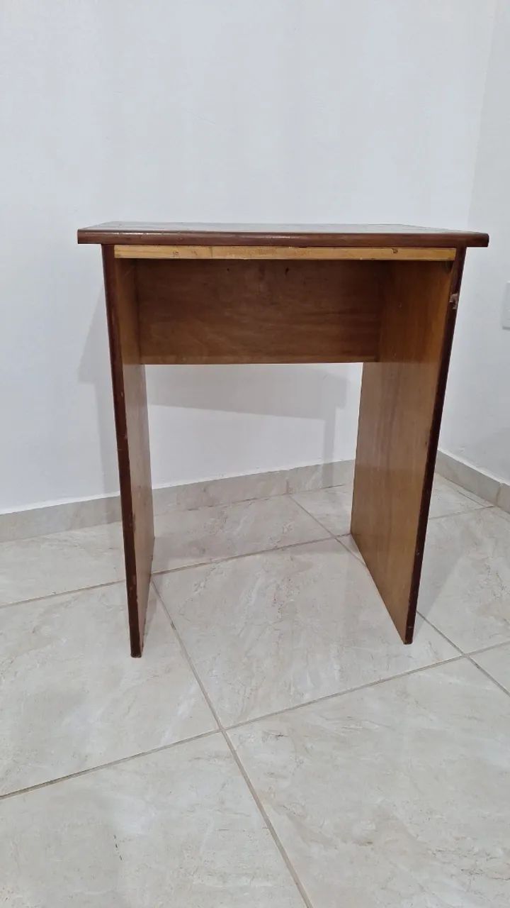 Escrivaninha mogno