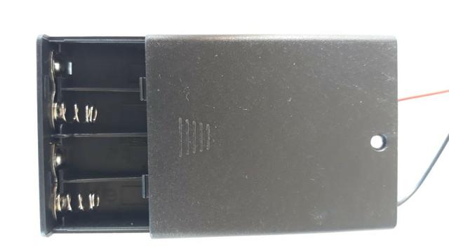 Novo - Suporte para 4 pilhas AAA com chave liga/desliga - Foto 2