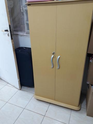 Aluga-se quarto mobiliado individual