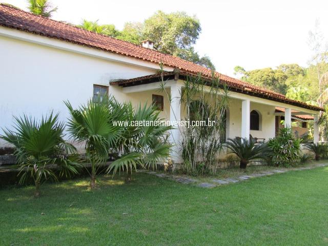 Caetano Imóveis - Fazendinha luxo com 6,4 hectares - rica em água na RJ 122!