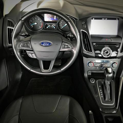 Ford Focus Titanium Fastback C/ Teto Solar 2.0. Branco 2016/2017 - Foto 6