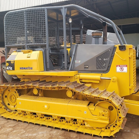 Trator Komatsu D41E ano 2001
