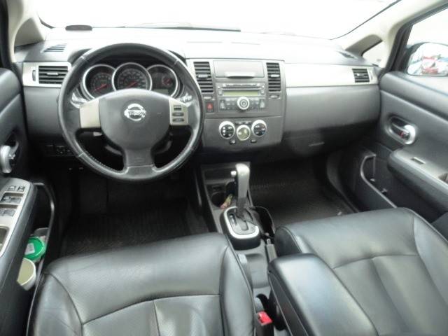 Nissan tiida Hatch  SL 1.8 16V-AT 4P (Gasolina) - 2012  - Foto 4