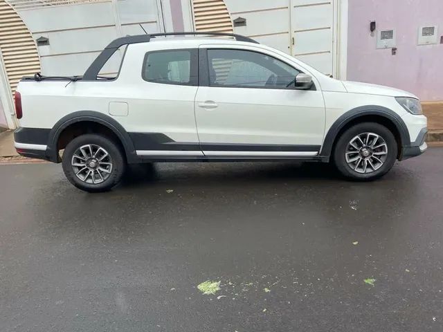 Comprar Picape Volkswagen Saveiro 1.6 G7 Cabine Dupla Cross Flex Cinza 2017  em Ribeirão Preto-SP