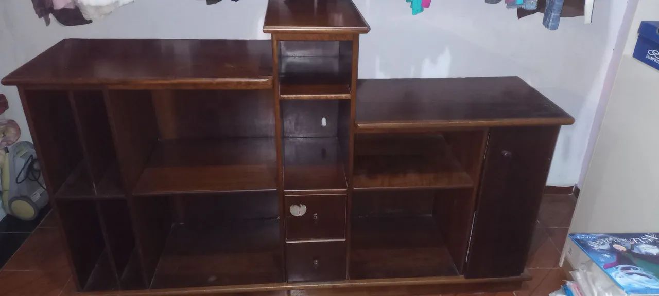 Estante de madera