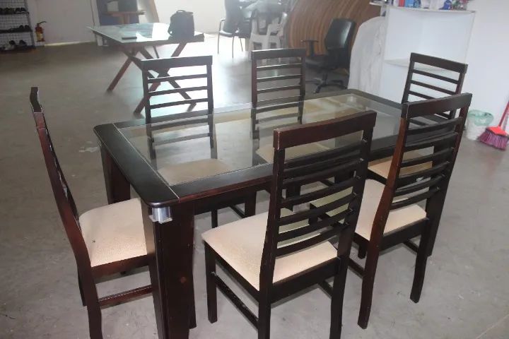 conjunto mesa de jantar com 6 cadeiras