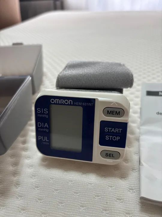 Aparelho de pressão arterial OMRON HEM-631INT