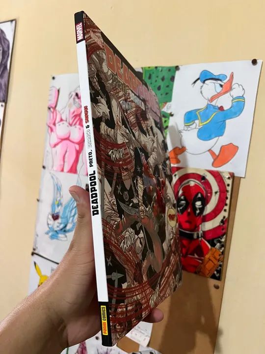 Deadpool Preto, Branco e Sangue, hq nova. - Hobbies e coleções