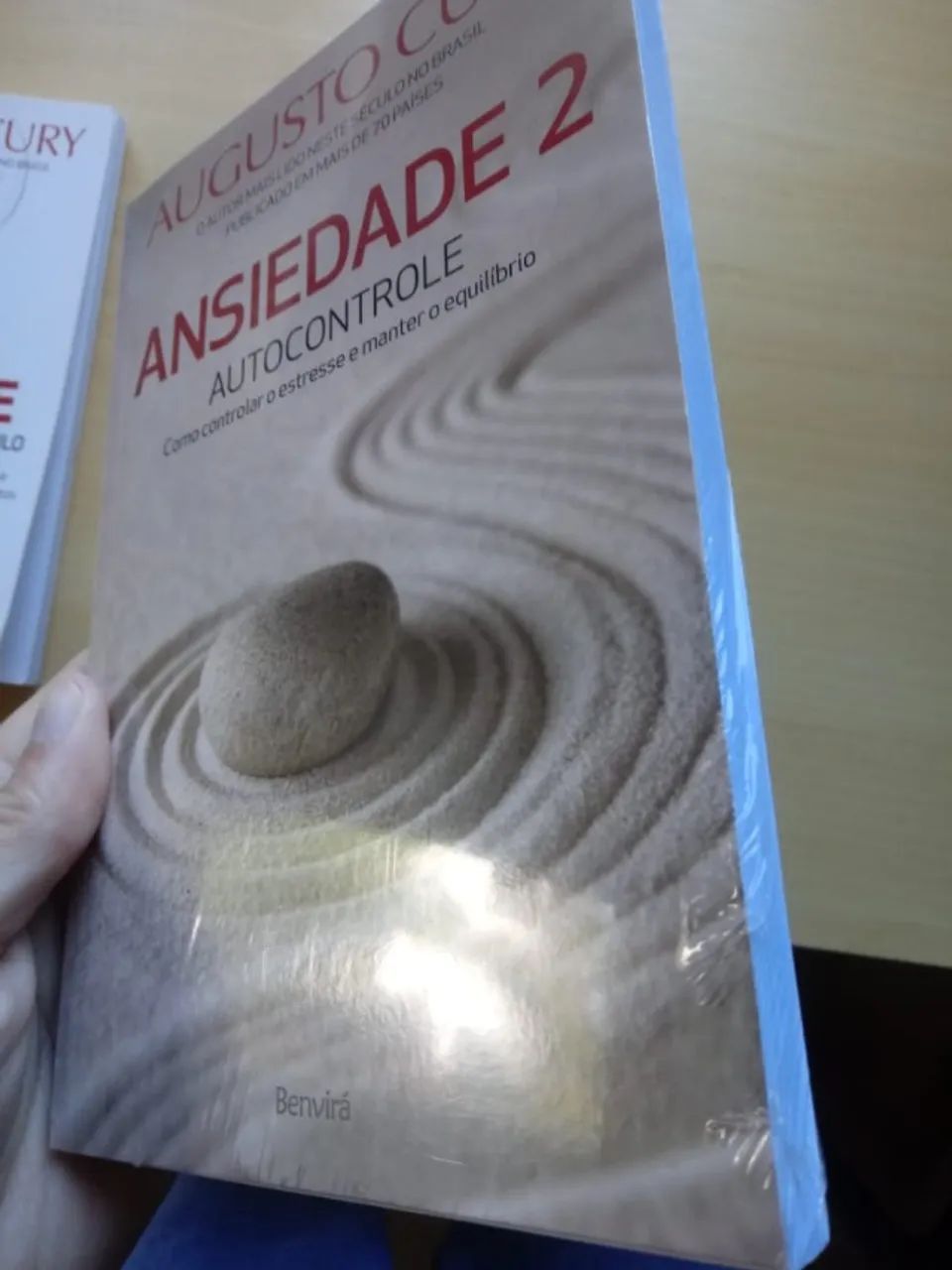 Vendo livros Ansiedade e Ansiedade 2 praticamente novos - Foto 3