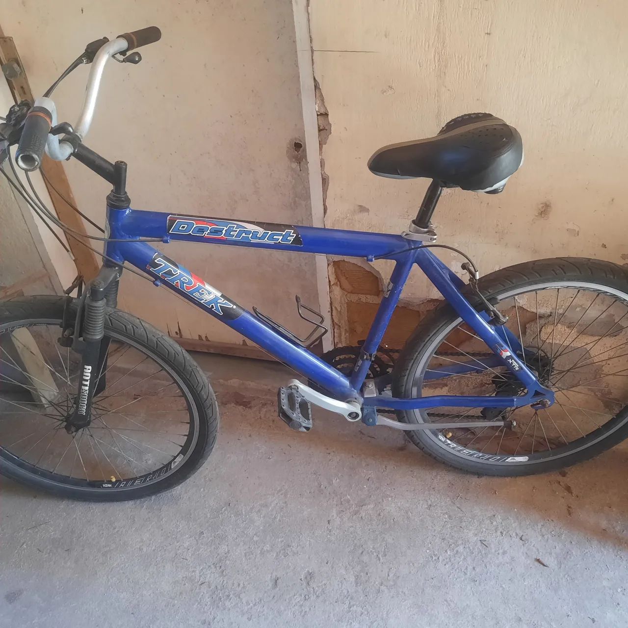 Vendo Bicicleta Aro 26 com Marchas - Foto 2