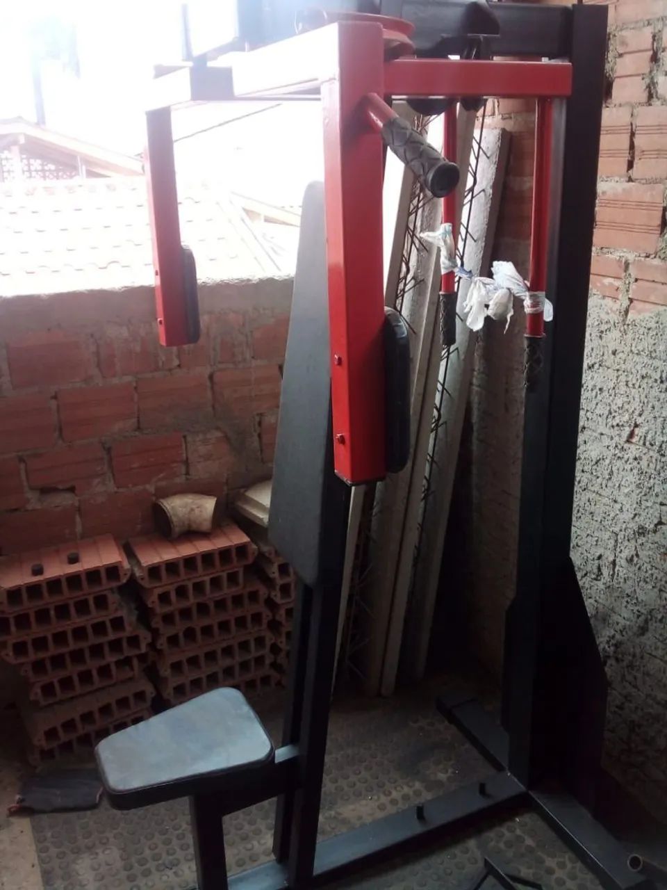 Aparelho de musculação voador dorsal 