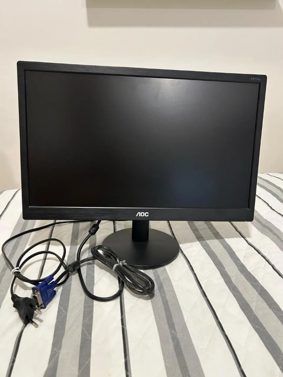 Monitor AOC 19 polegadas e970Swnl  - 19" LCD Cor Preto Preto 127v /220V - Foto 2