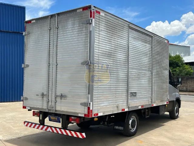 IVECO DEILY 35-150 ANO 2022 / BAÚ 4,5 M /  KM BAIXO - Foto 4