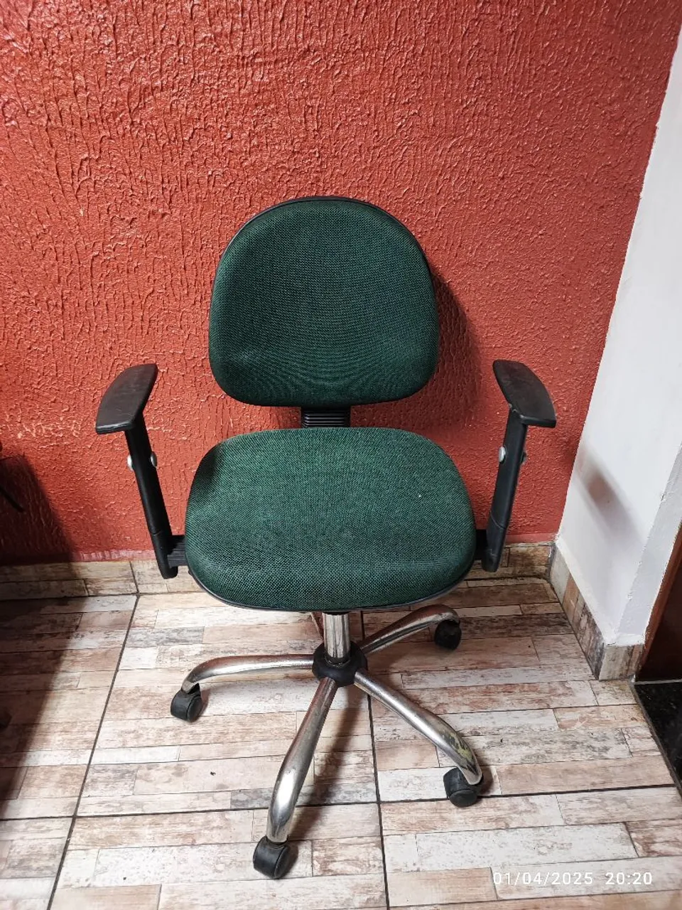 Cadeira de Escritório Giratória com Rodinhas