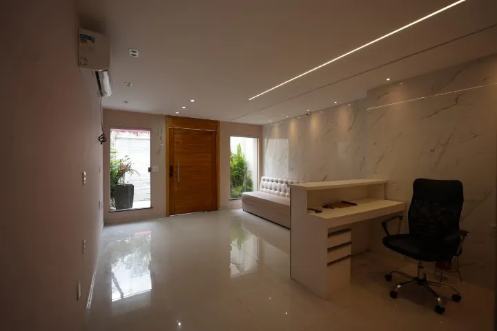 Prédio com estrutura completa para Alugar na Av. Gentil Bittencourt.