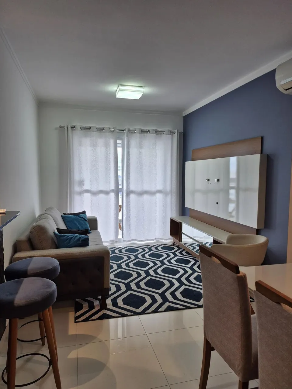 Apartamento Mobiliado para locação no bairro do Embaré - Santos - SP.