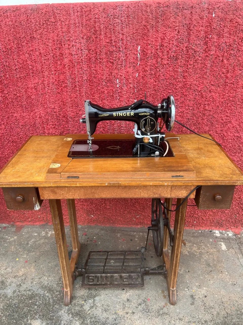 Máquina de costura Singer antiguidade(LEIAM O ANUNCIO)