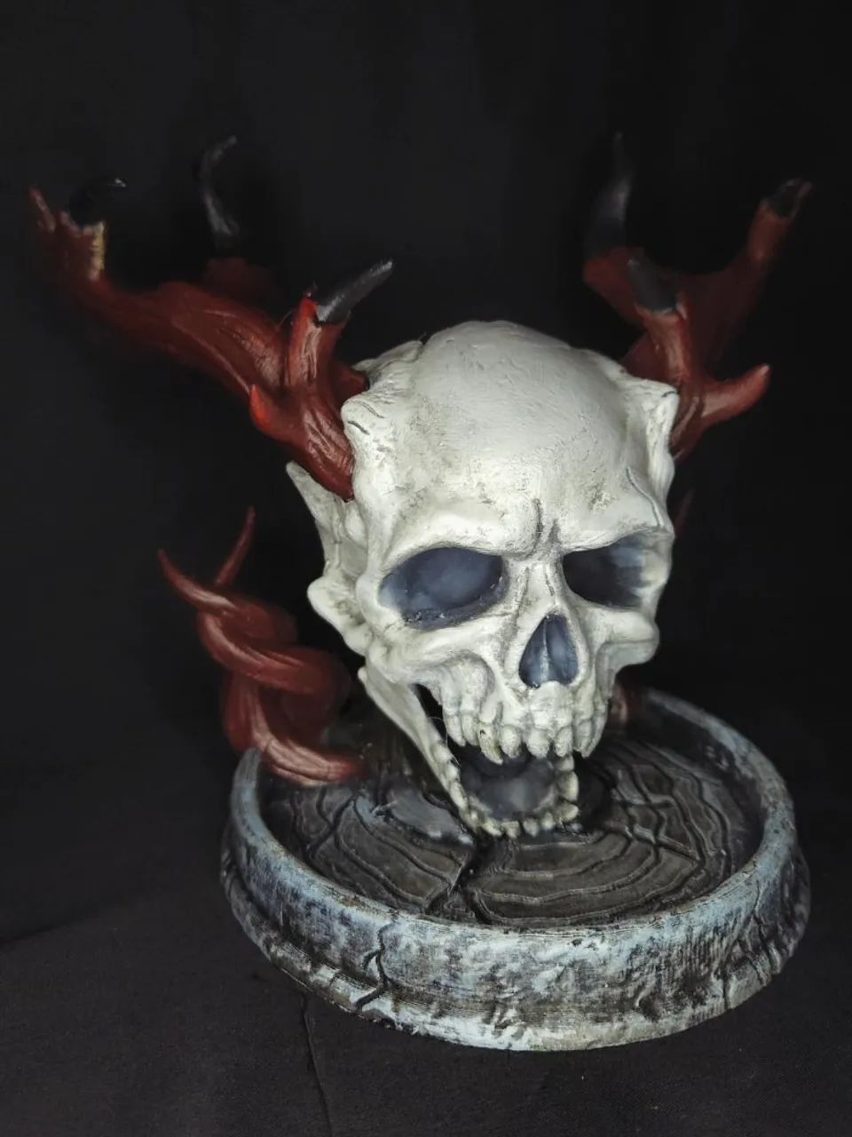 Ankou Dice Tower Crânio Decorativo com Chifres - Colecionável - Foto 2