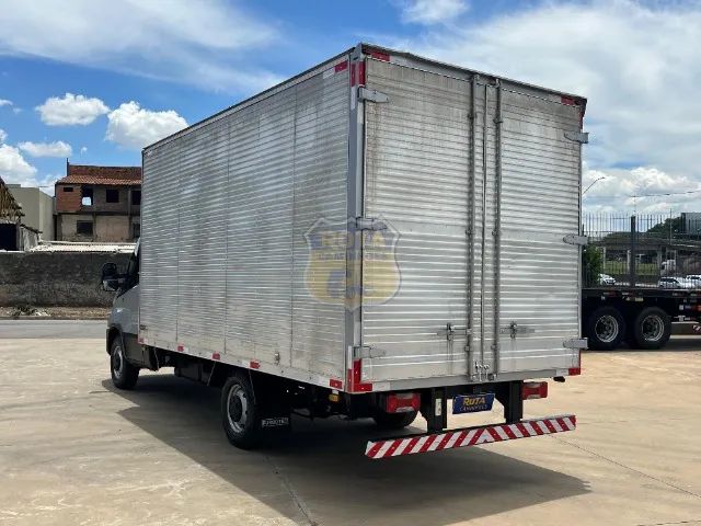 IVECO DEILY 35-150 ANO 2022 / BAÚ 4,5 M /  KM BAIXO - Foto 5