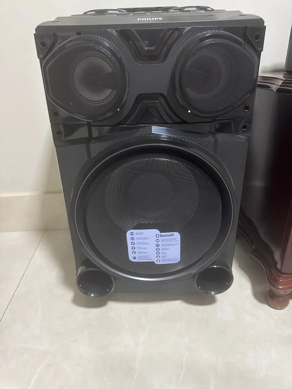 Caixa de som Philips com rodinhas