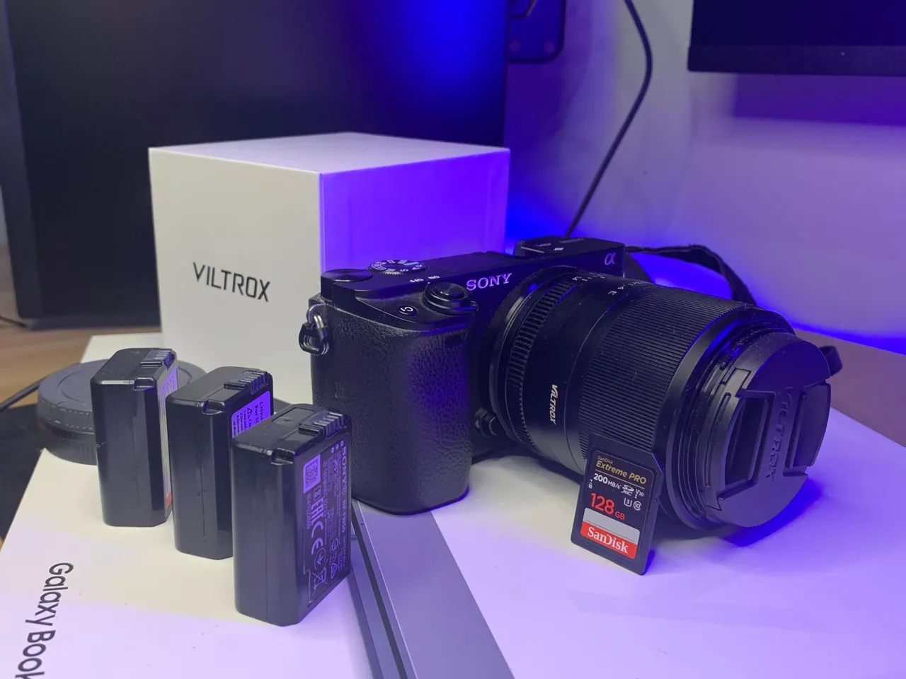 Câmera Sony A6300 com Lente Viltrox e Acessórios