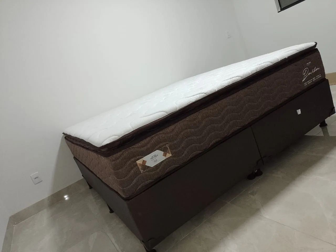 Cama Super King com colchão Bourbon da pelmex
