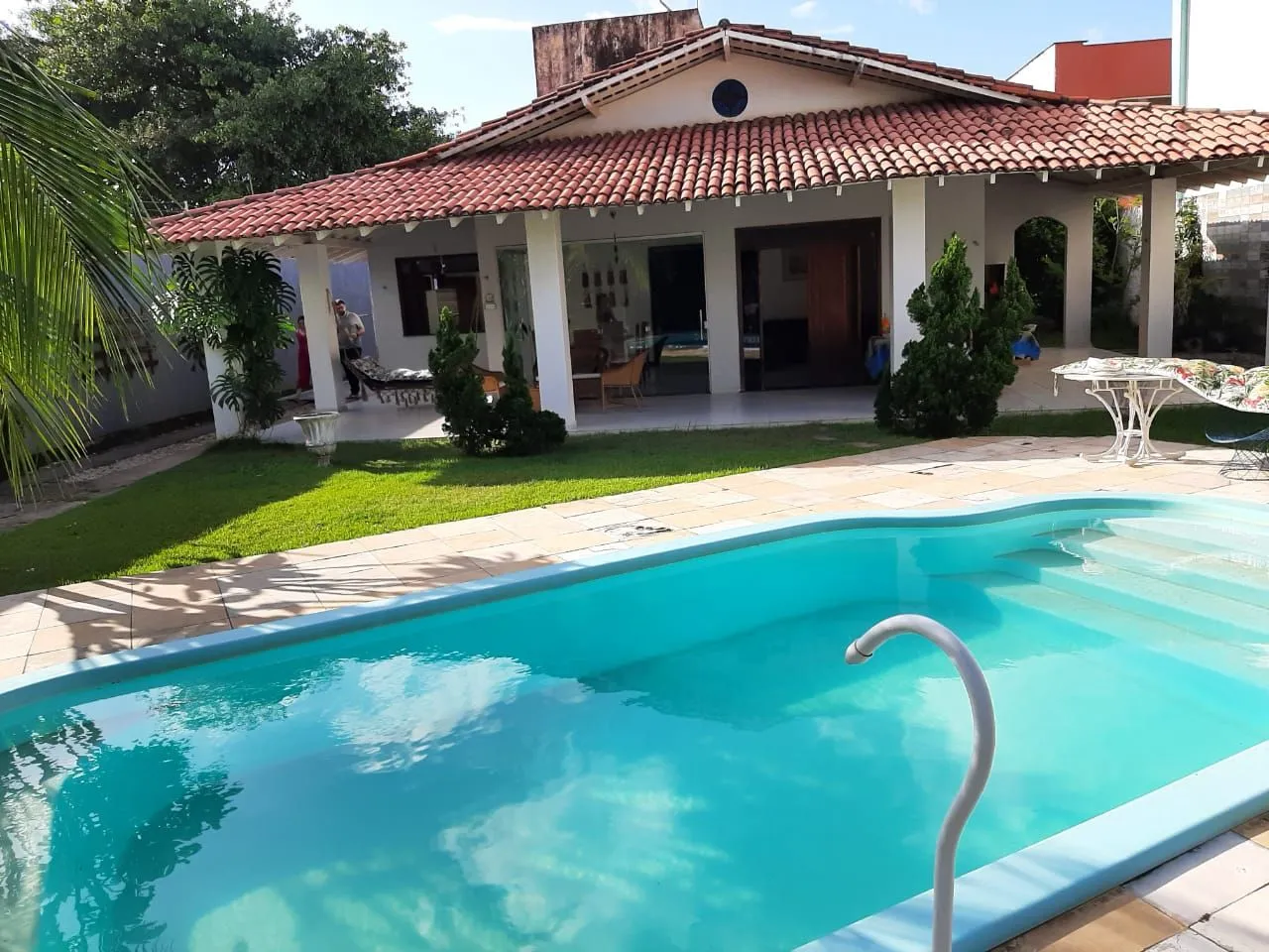 Casa na Avenida dos Holandeses com campo de futebol