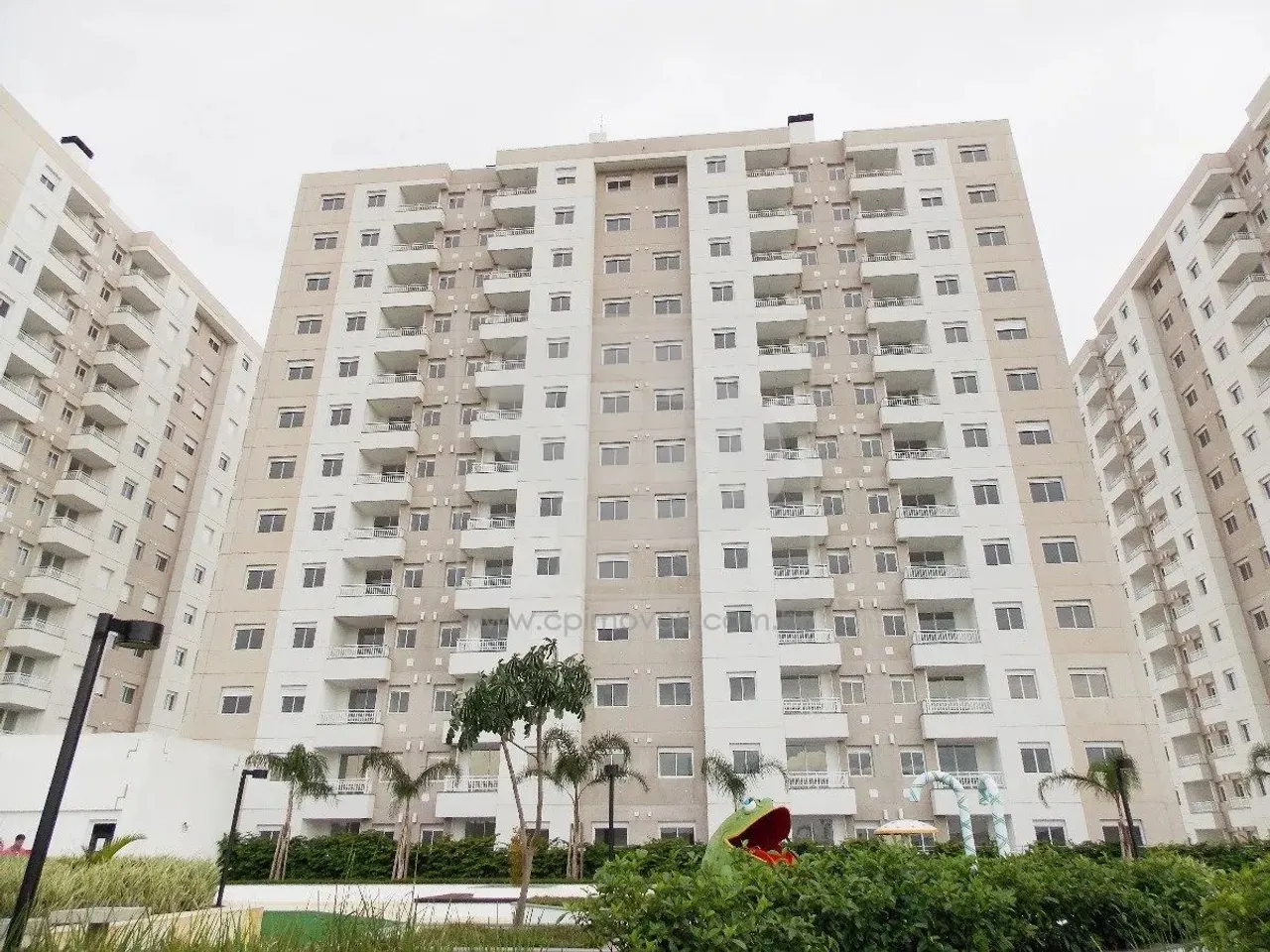 Apartamentos em Porto Alegre, no bairro Humaitá, à venda.