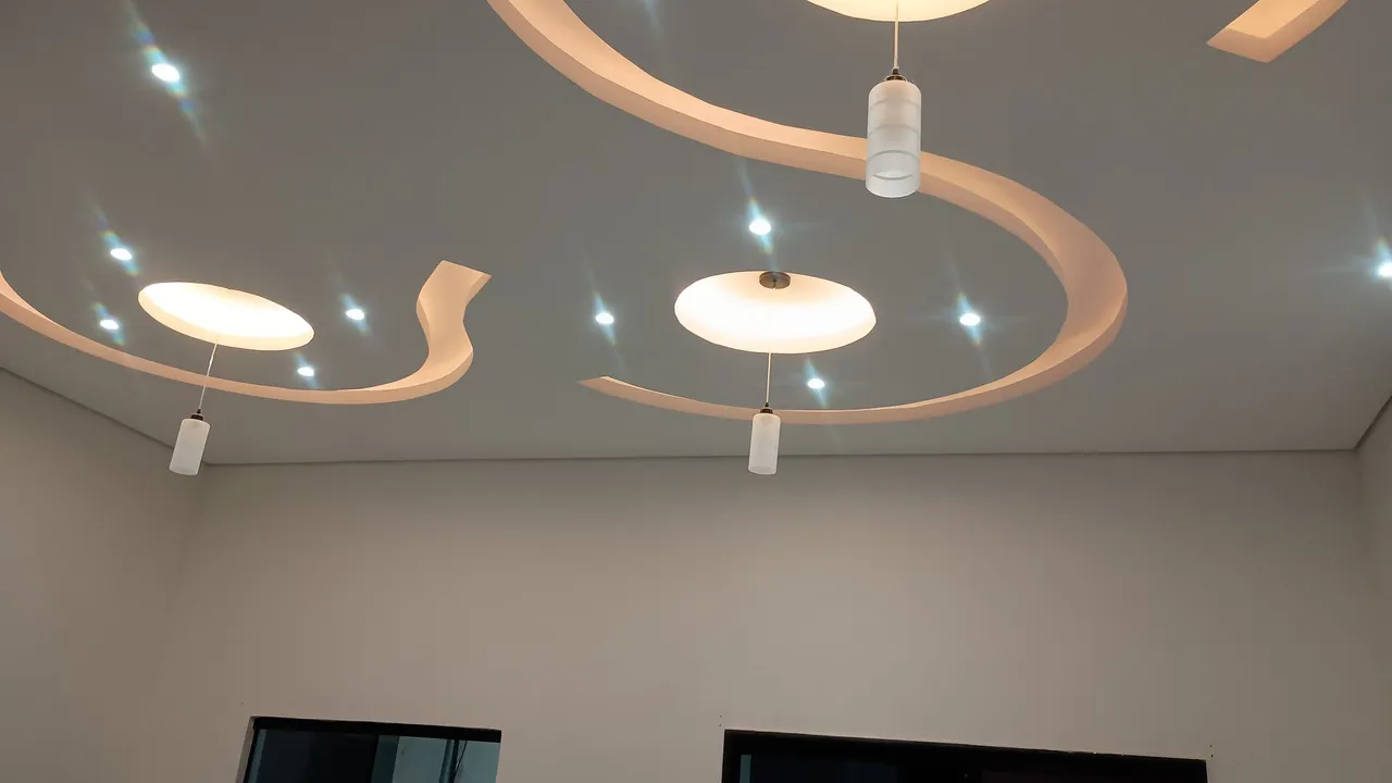 Vende-se linda casa, zona sul.