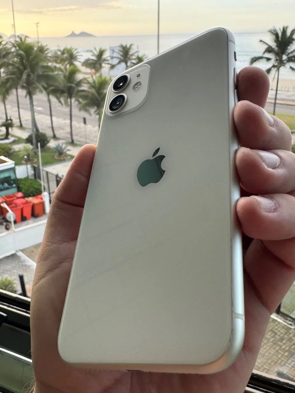 IPhone 11 impecável! Sem marcas de uso. Bateria e faceID perfeitos! - Foto 2