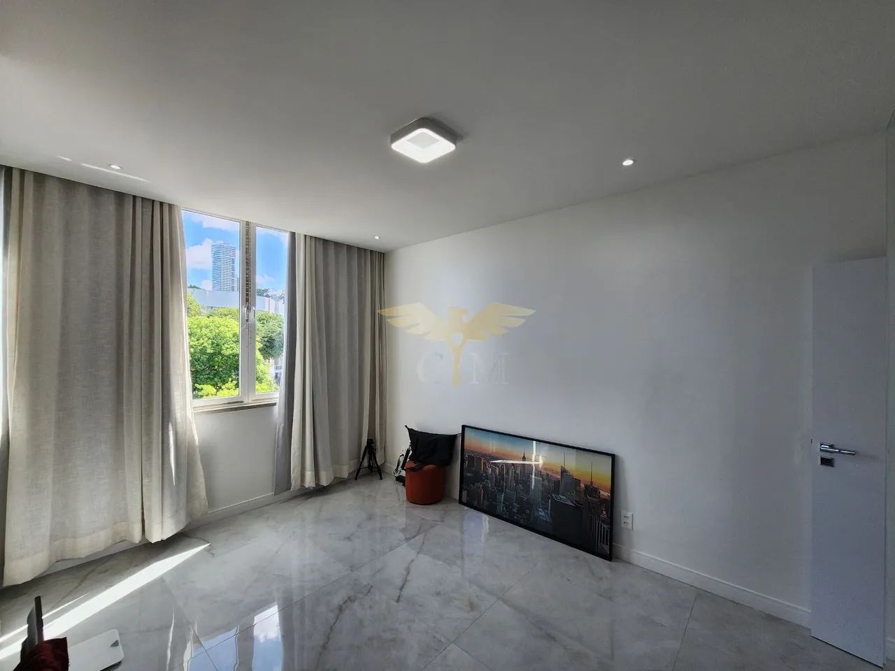 Cobertura Com 2 Quartos Em 300M² No Porto Da Barra. 1SD0KHF
