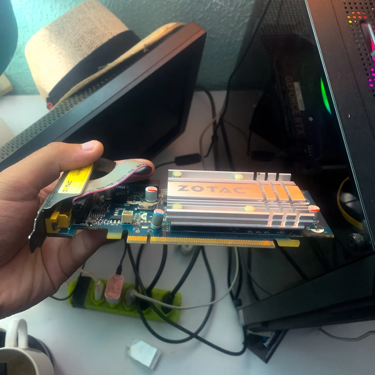Placa de Vídeo ZOTAC NVIDIA GT 720 2GB DDR3 - Perfeita para uso básico!