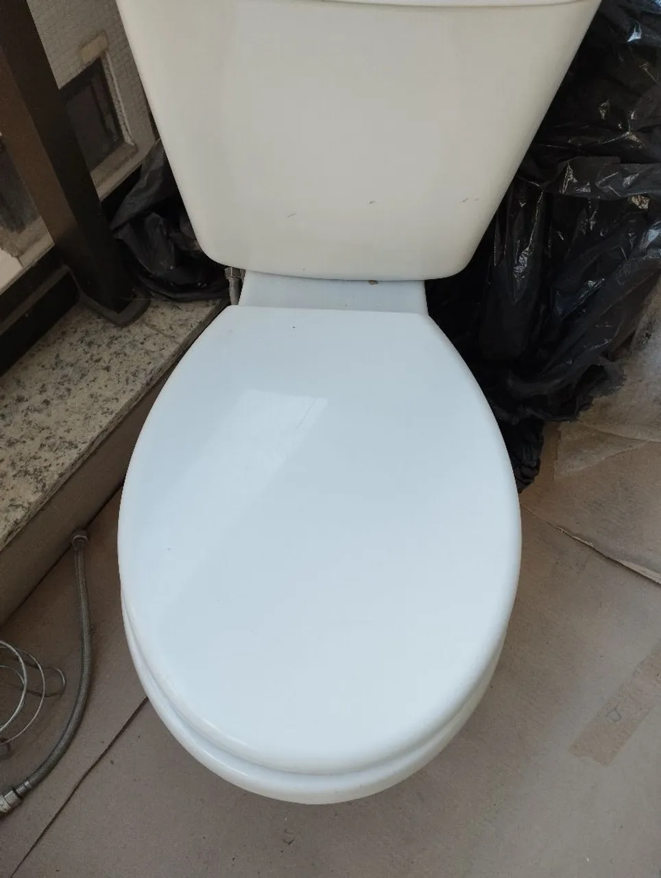 Vaso sanitário com Caixa Acoplada Deca, branco, perfeito estado. Não aceito OLX Pay.