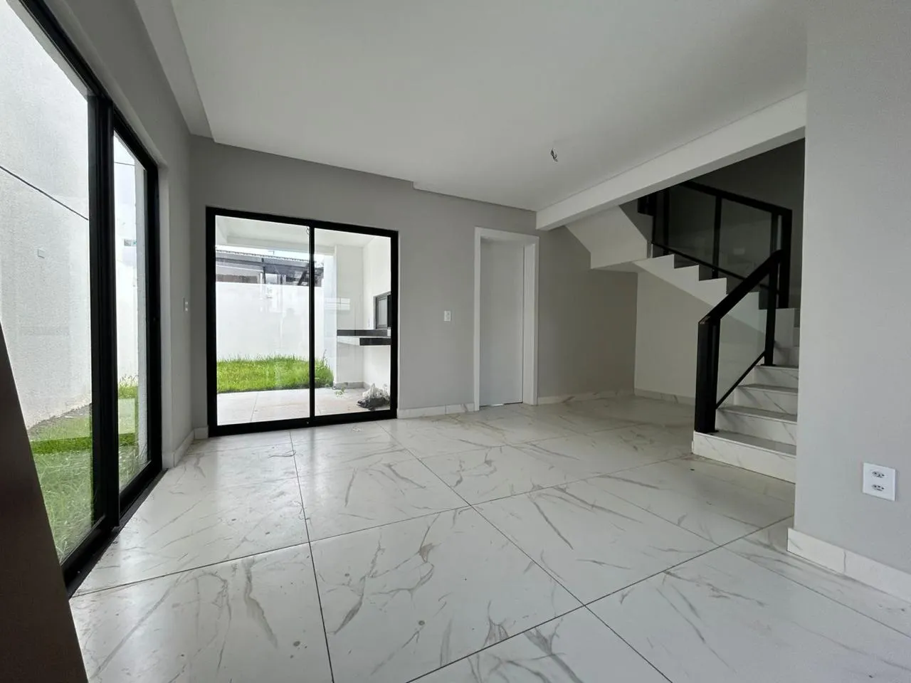 Casa nova, duplex, em condominio fechado para locação