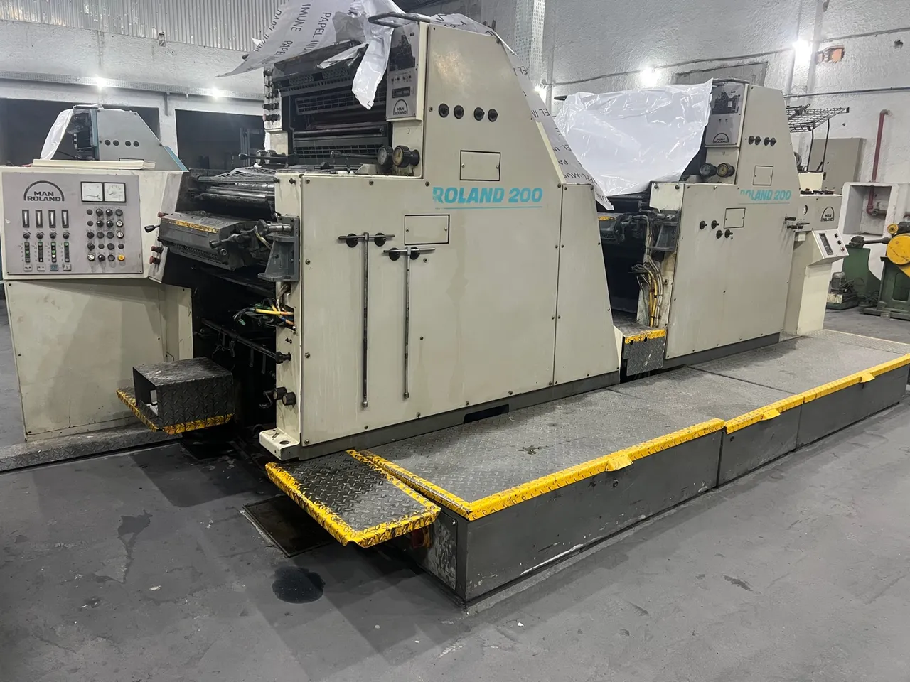 Máquina de impressão Roland 200