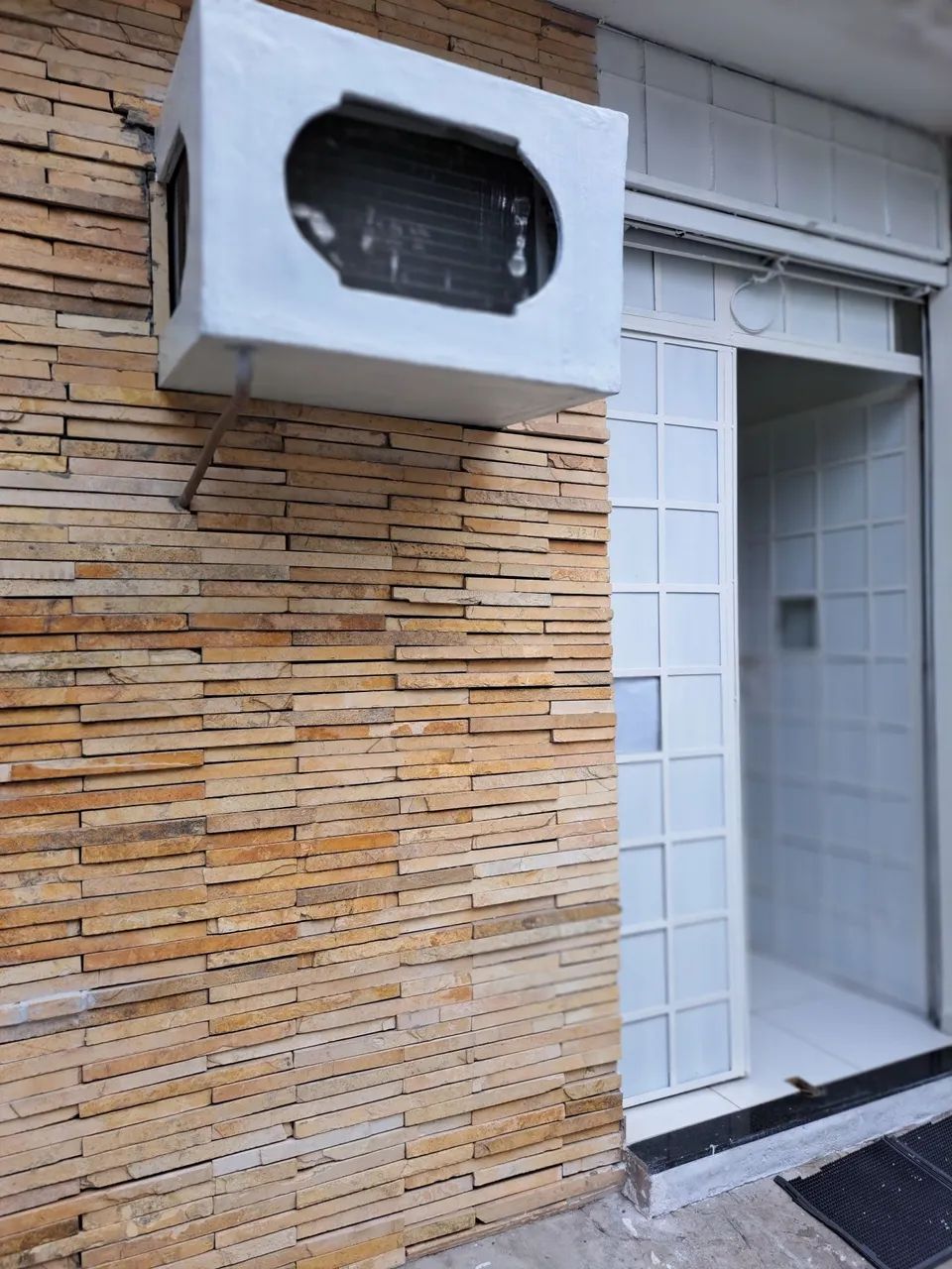 Casa térrea muito boa+ loja na  Pça República