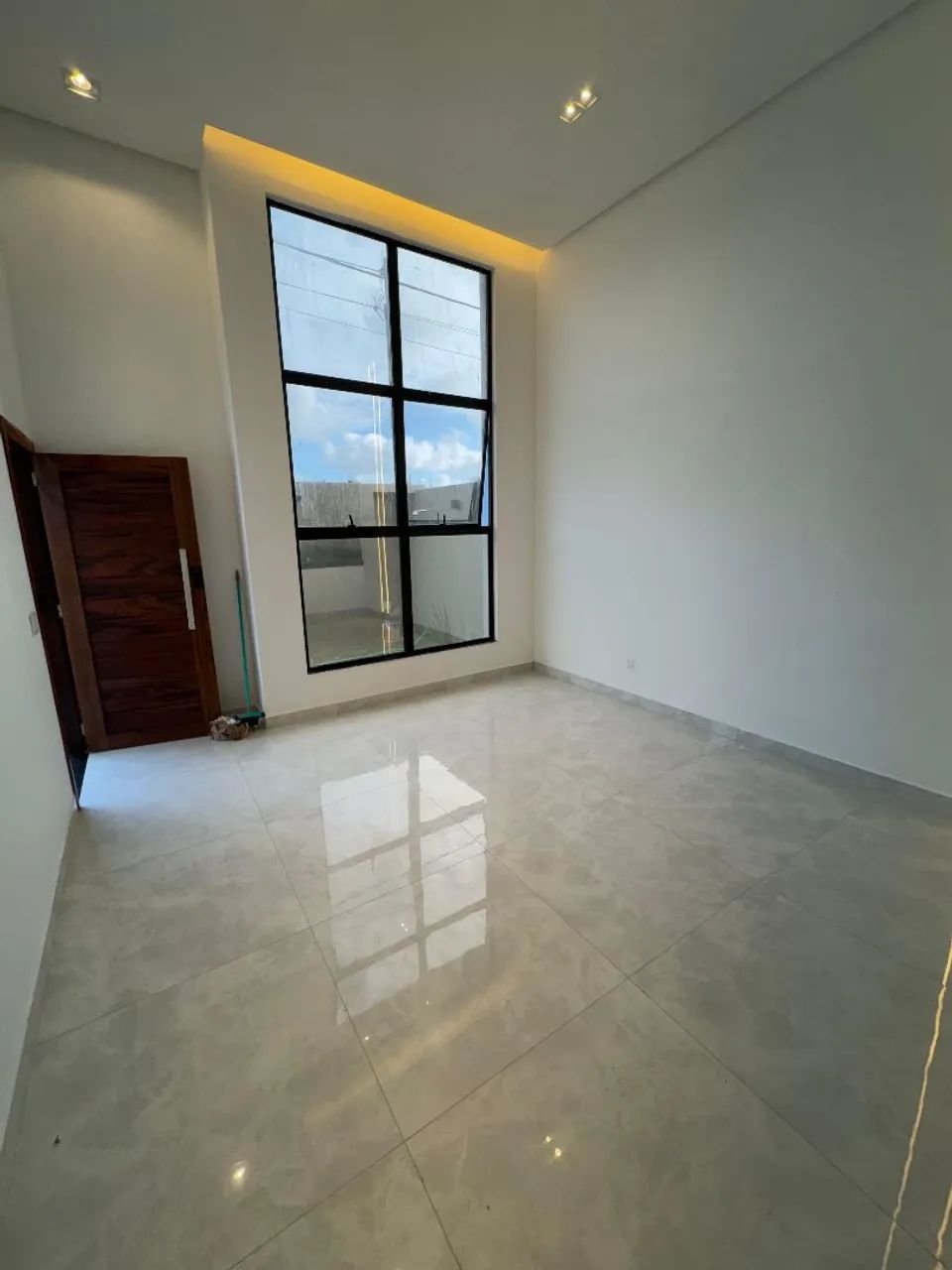 Ótima opção no Luar da Barra 1, Casa nova. 
