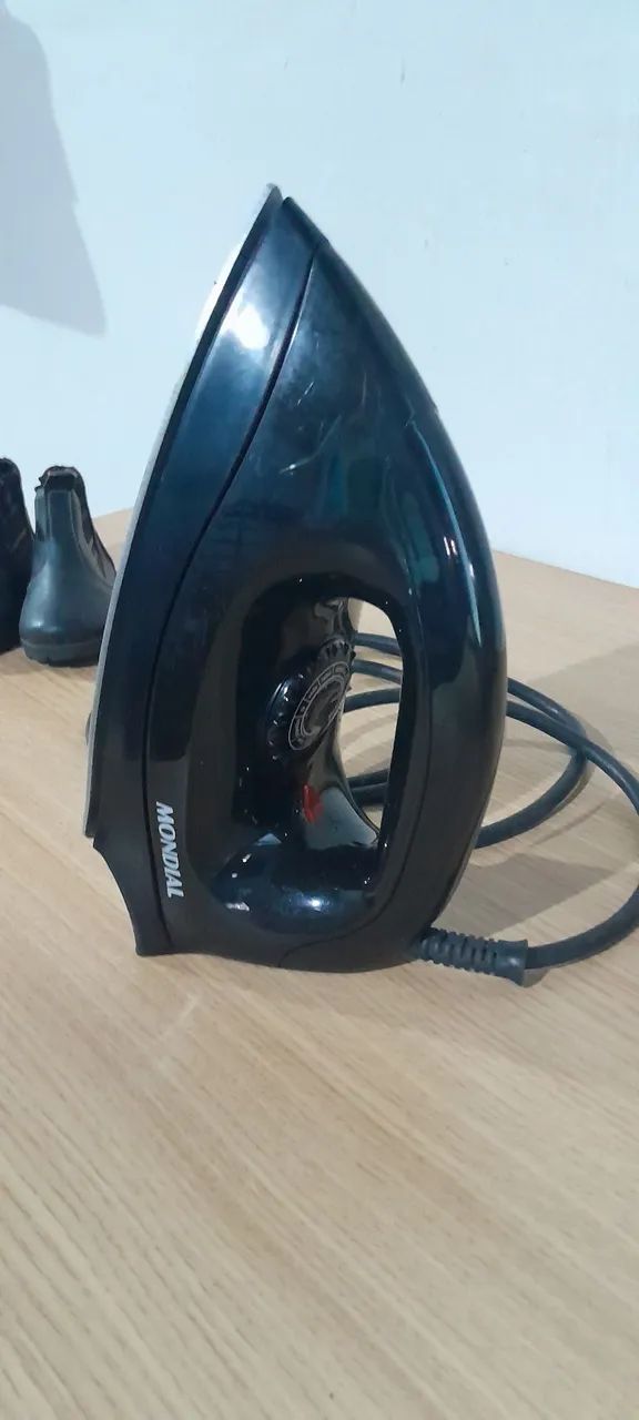 Ferro de Passar Roupa - Design moderno e eficiente - Foto 2