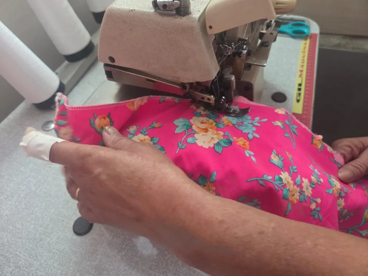 Máquina de costura overlock industrial