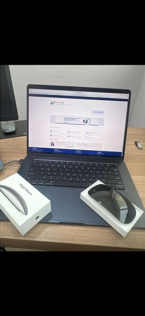 MacBook com Magic Mouse - Perfeito para Produtividade!