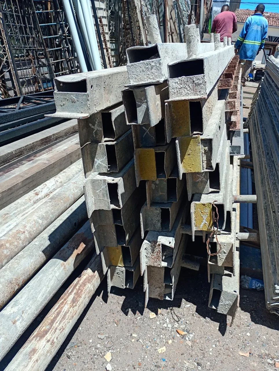 Escora tamanho 3 metros valo da unidade $85 só ligar *71 ou zap