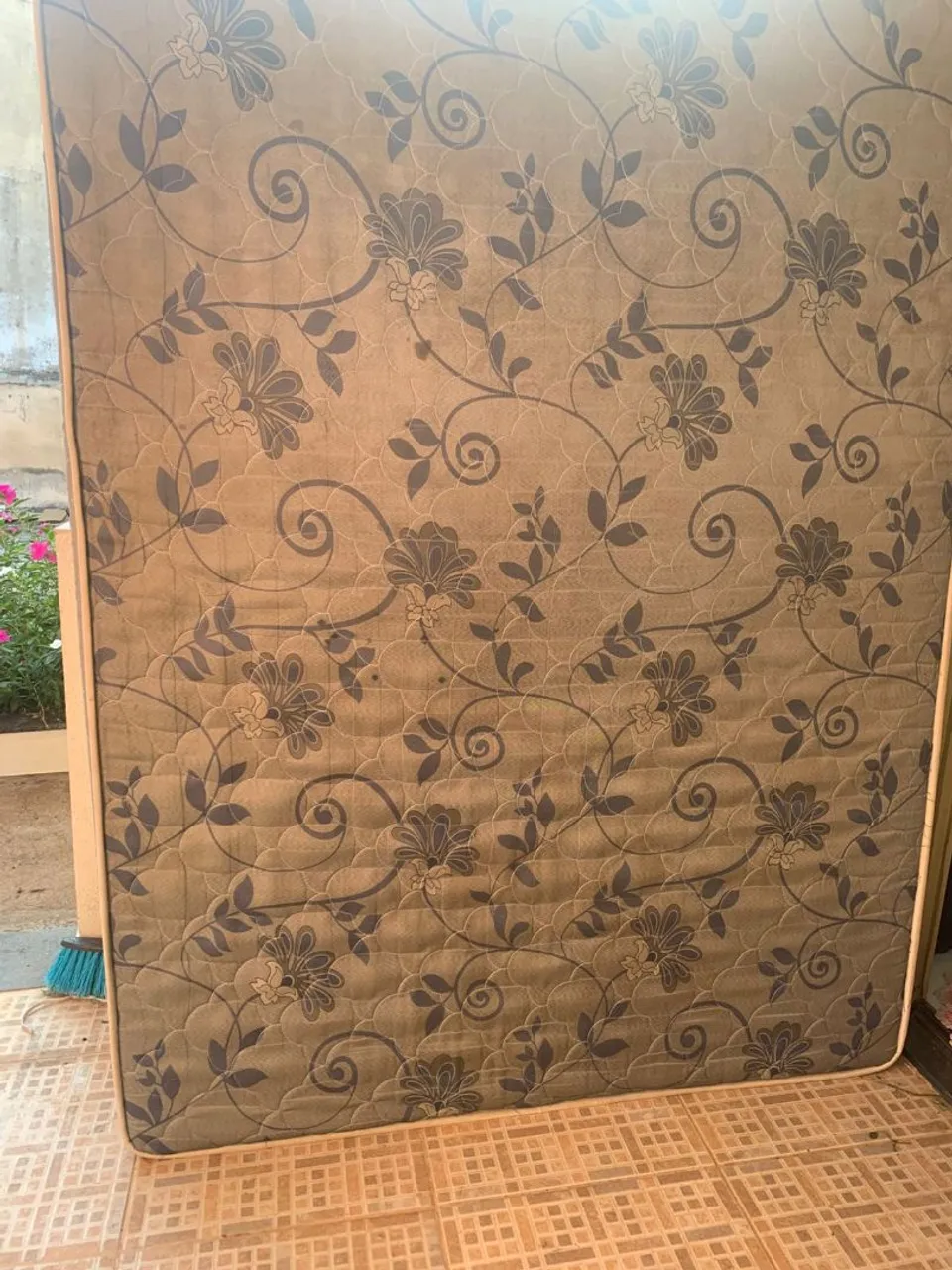 Cama box casal floral