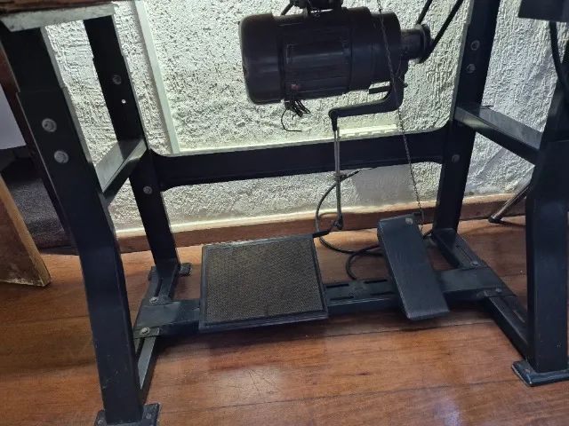 Máquina Overlock Industrial  + motor acoplado com mesa - Foto 5