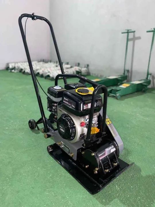 Placa vibratória para Compactação de solo 6.5Hp a gasolina Toyama (Loja) - Foto 2