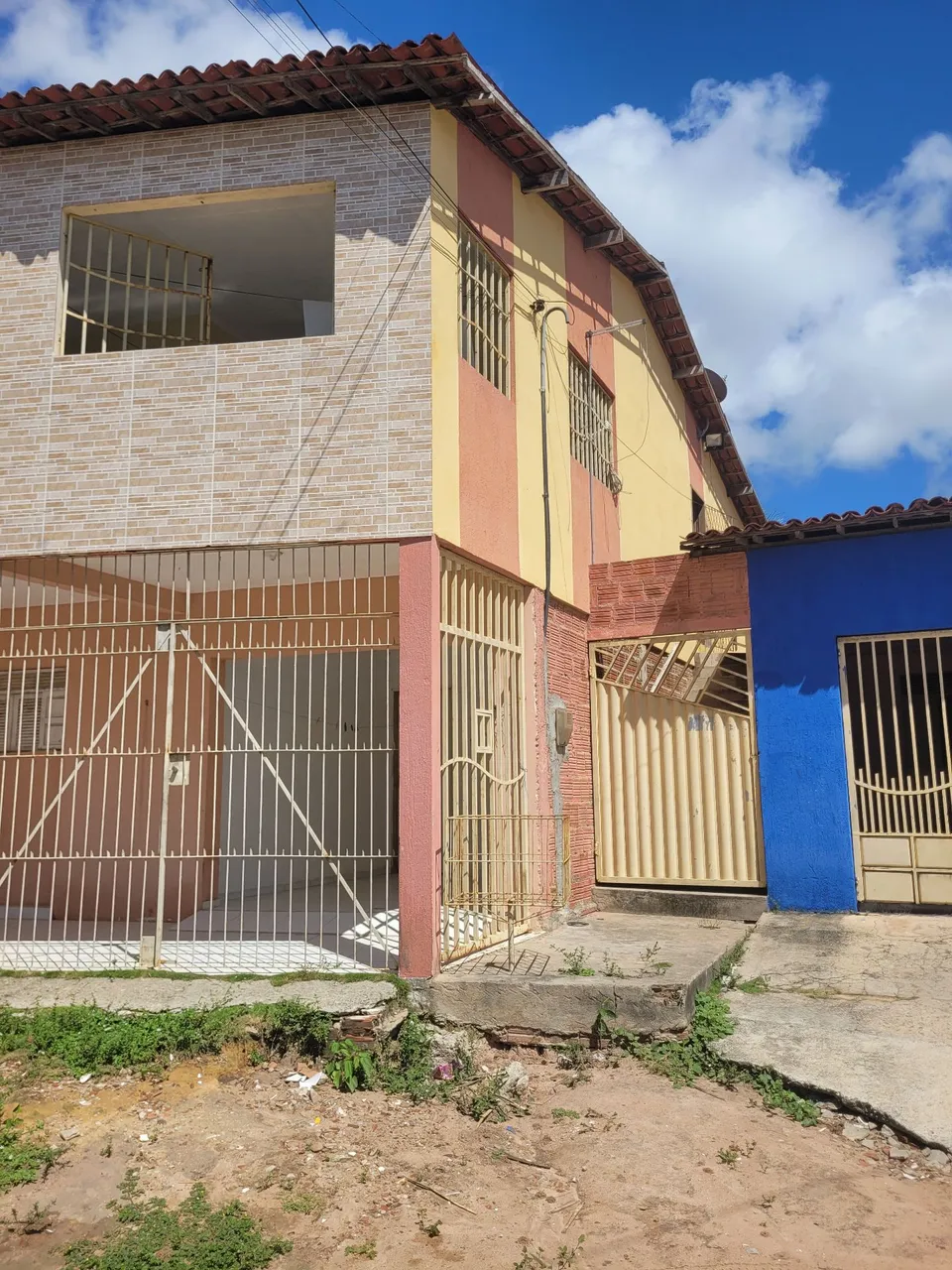 VENDE-SE DUAS CASAS