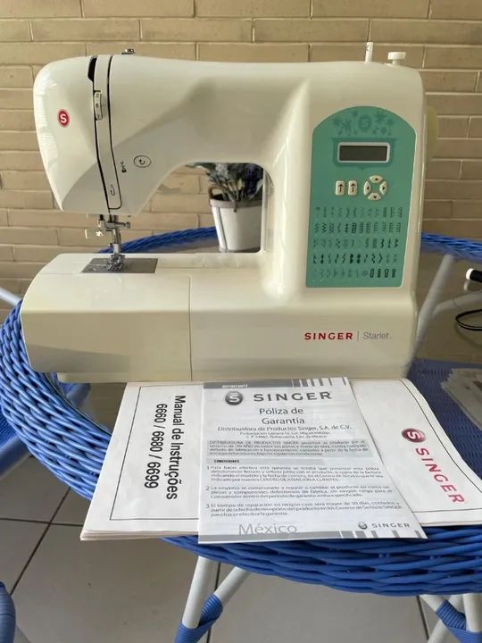 Maquina de Costura Singer Starlet 6660, Semi-nova - Foto 5