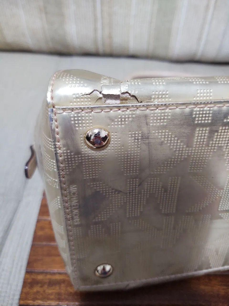 Bolsa Michael Kors Dourada Original - Foto 5